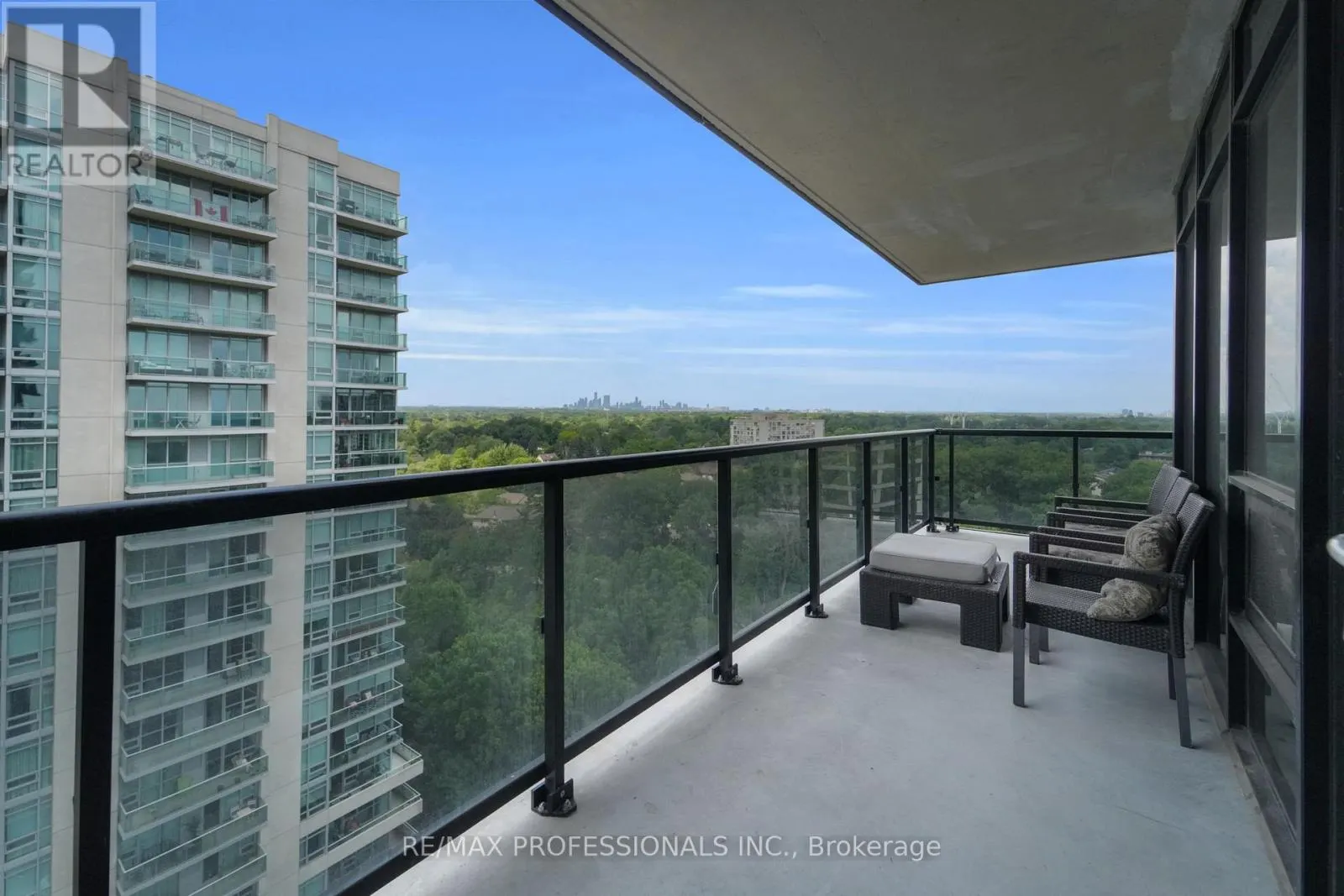 1402 - 1035 SOUTHDOWN ROAD