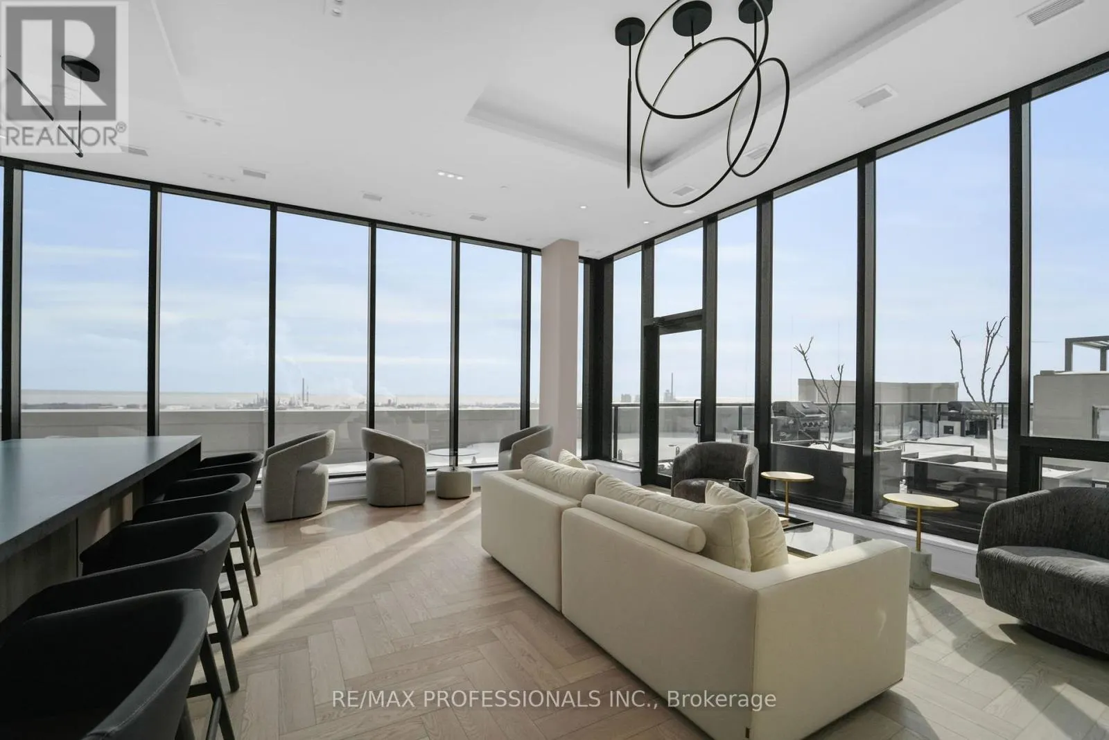 1402 - 1035 SOUTHDOWN ROAD