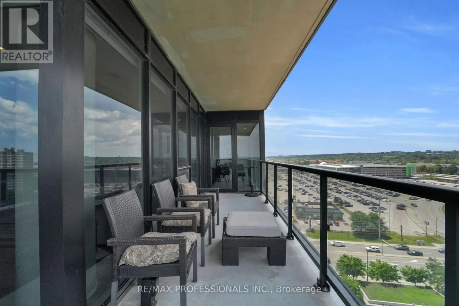1402 - 1035 SOUTHDOWN ROAD