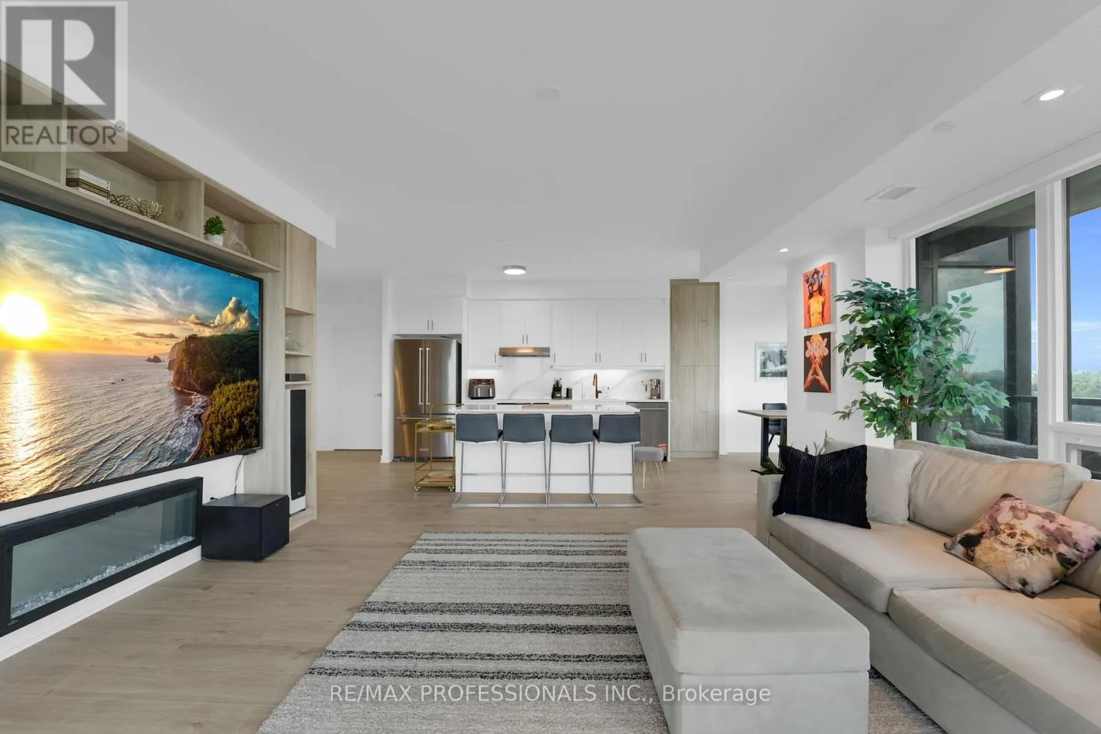 1402 - 1035 SOUTHDOWN ROAD