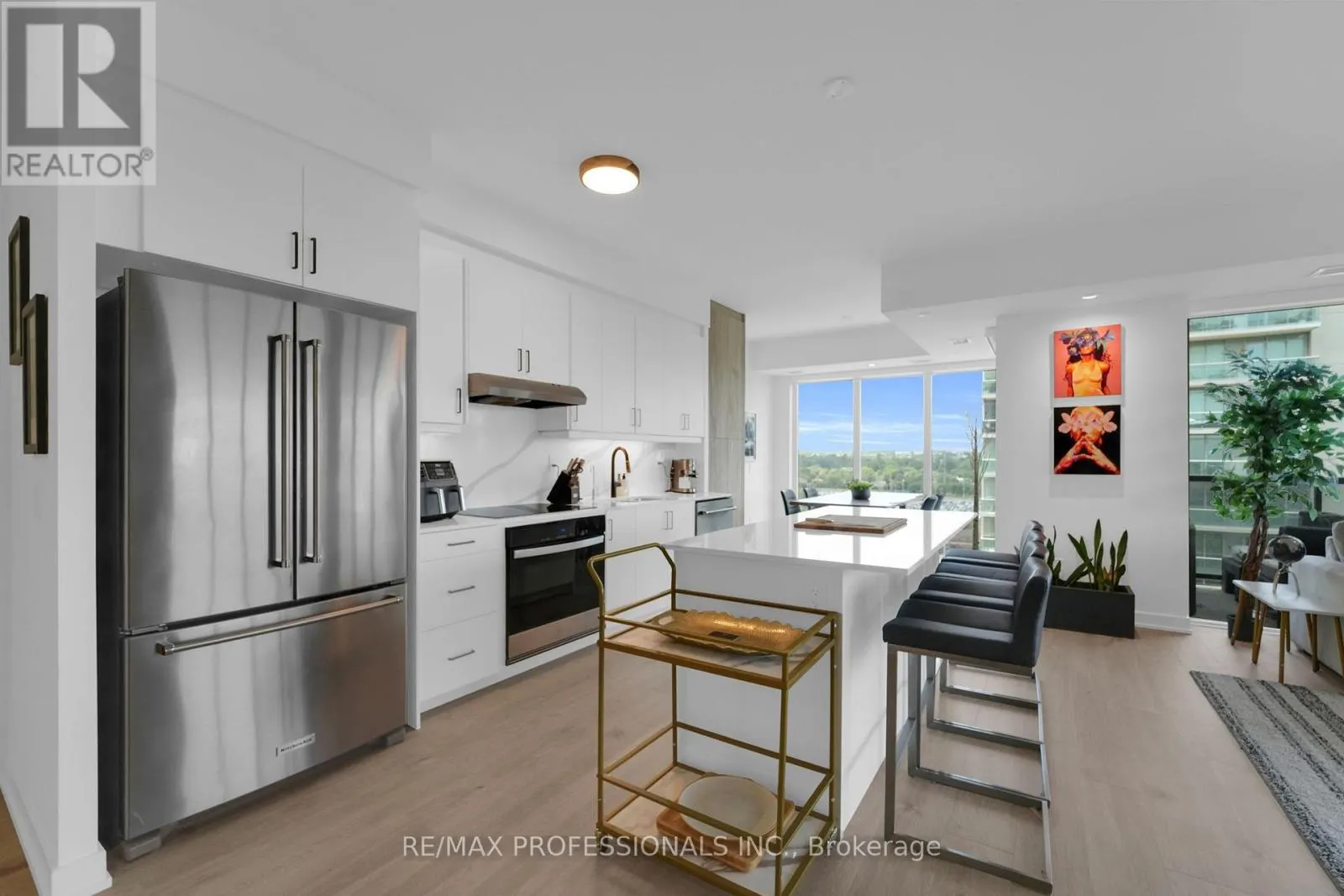 1402 - 1035 SOUTHDOWN ROAD