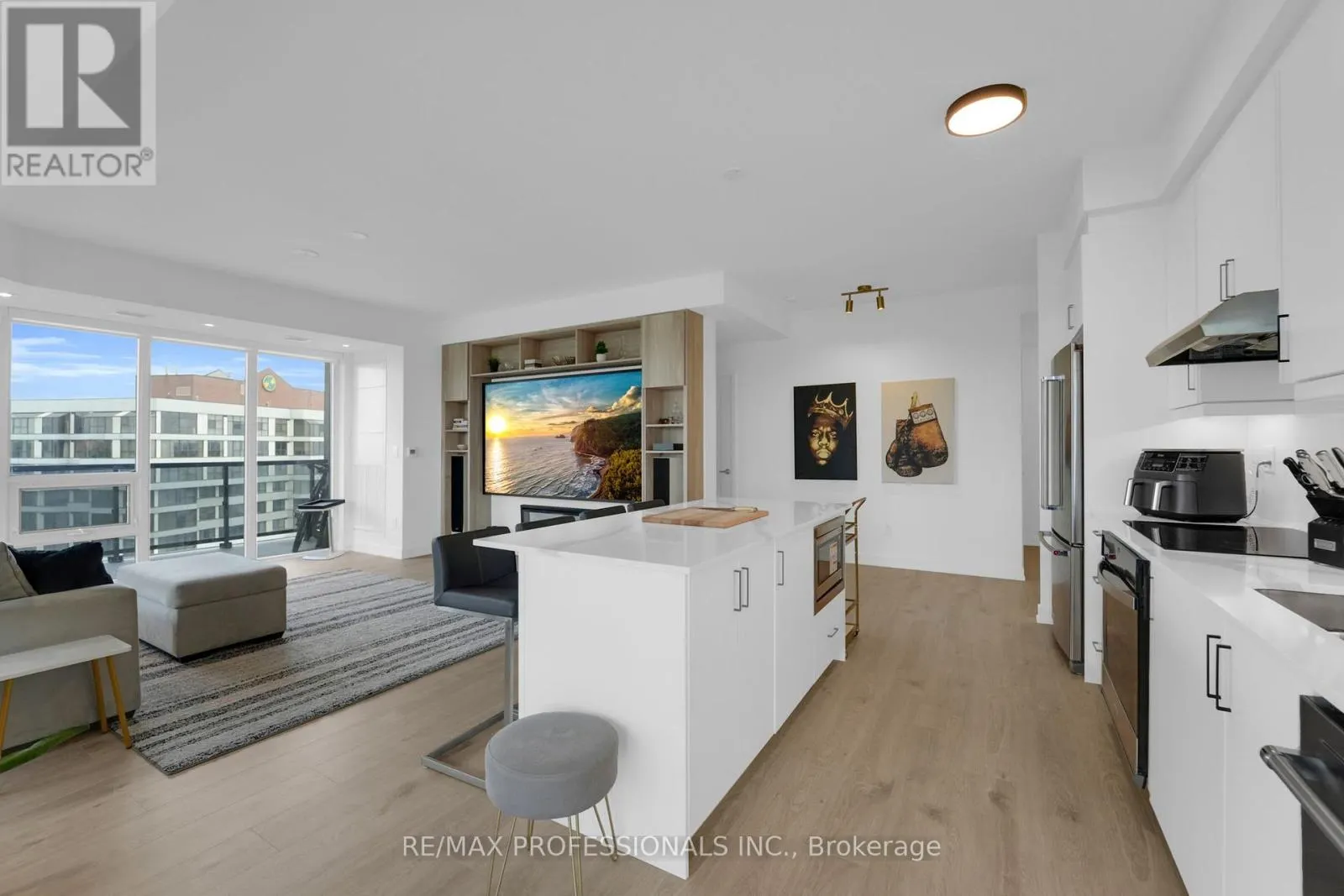 1402 - 1035 SOUTHDOWN ROAD