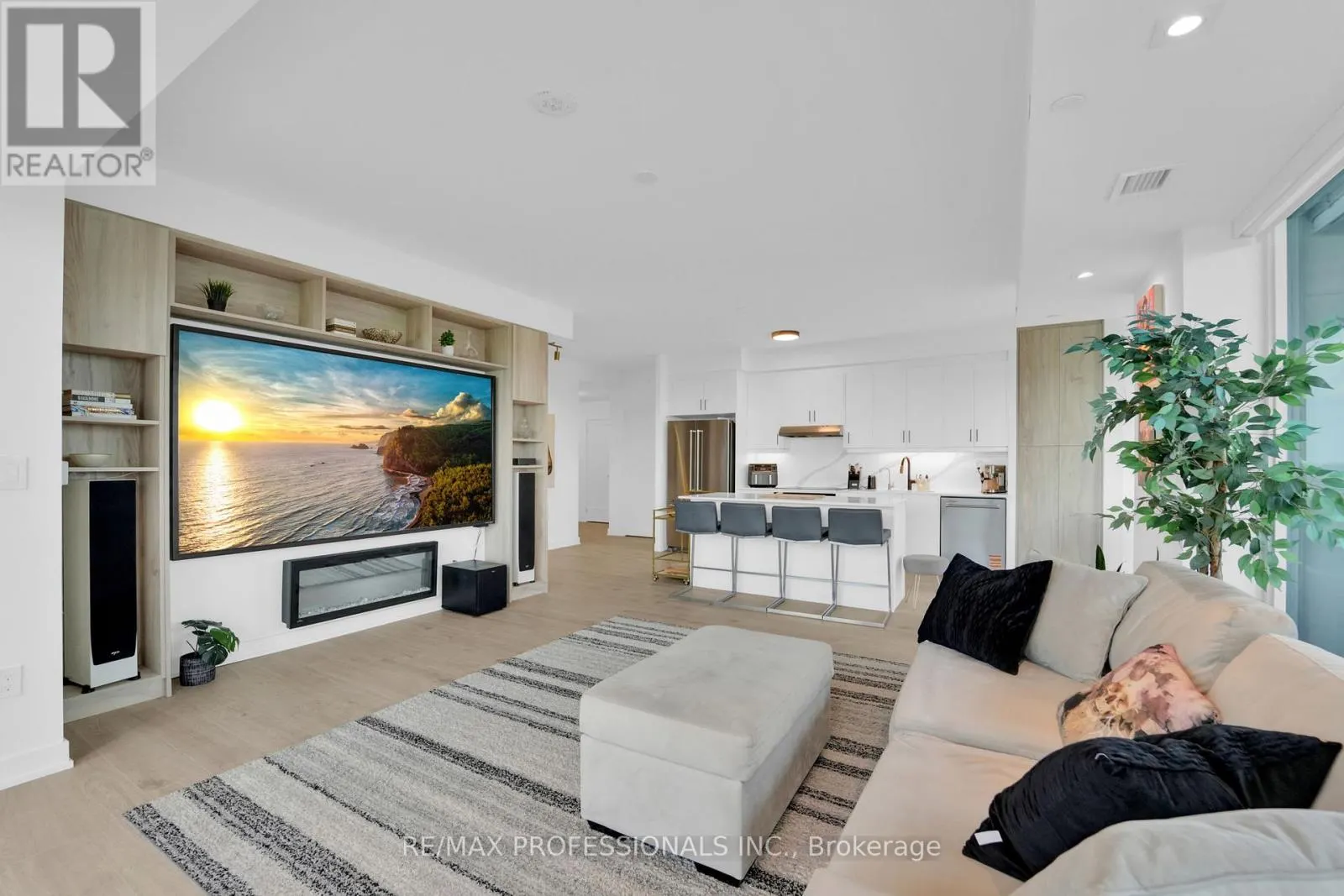 1402 - 1035 SOUTHDOWN ROAD