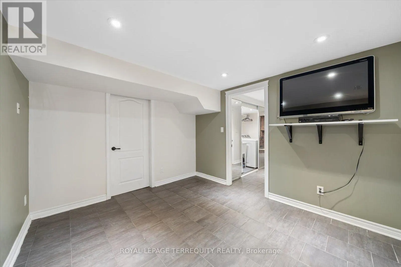 1825 HYDE MILL CRESCENT
