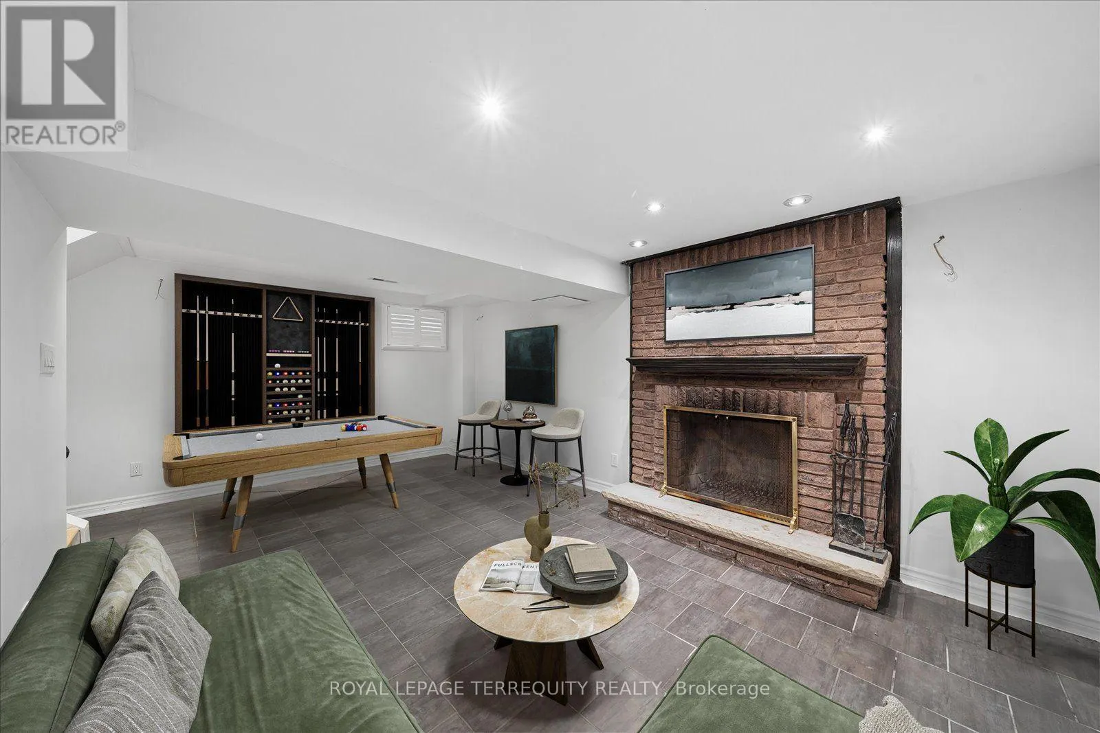 1825 HYDE MILL CRESCENT