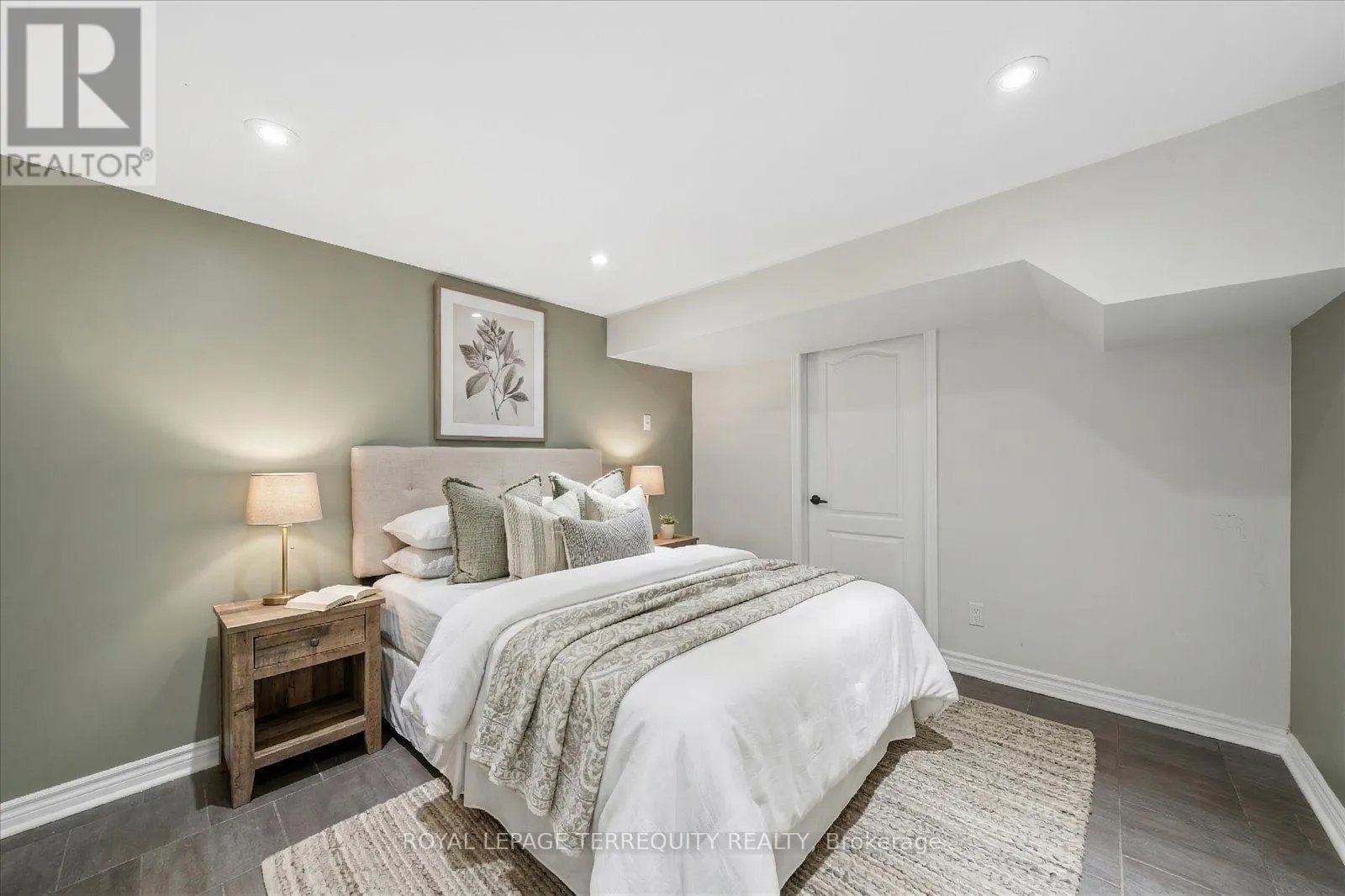 1825 HYDE MILL CRESCENT
