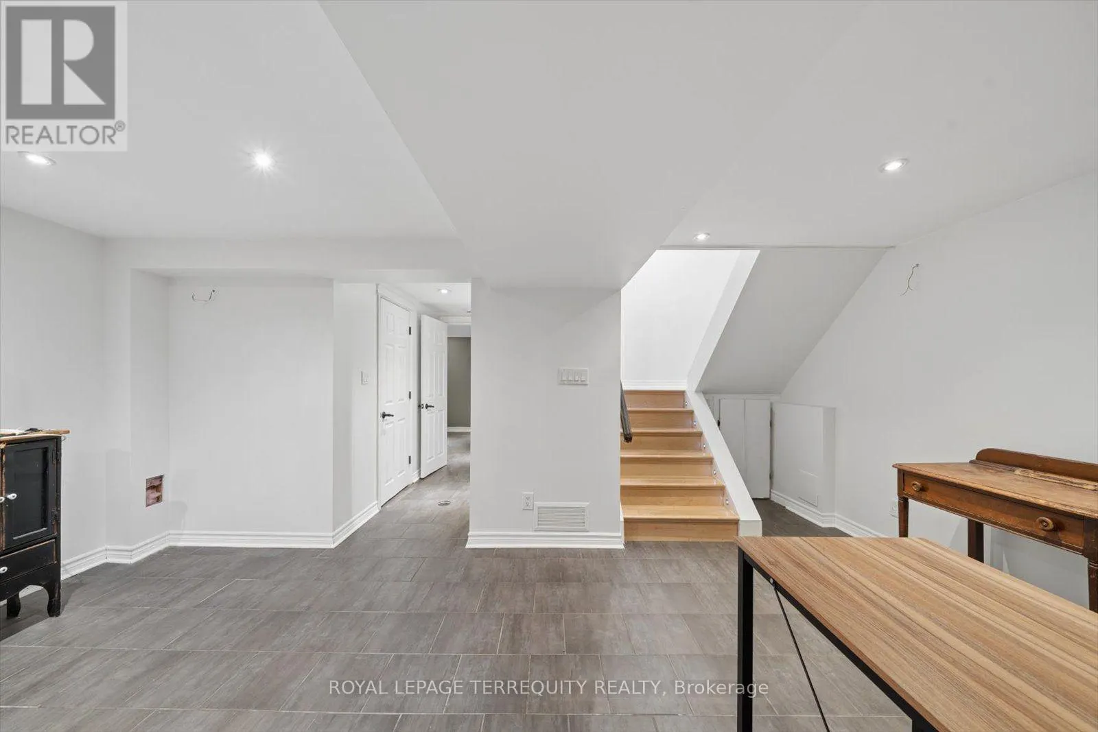 1825 HYDE MILL CRESCENT