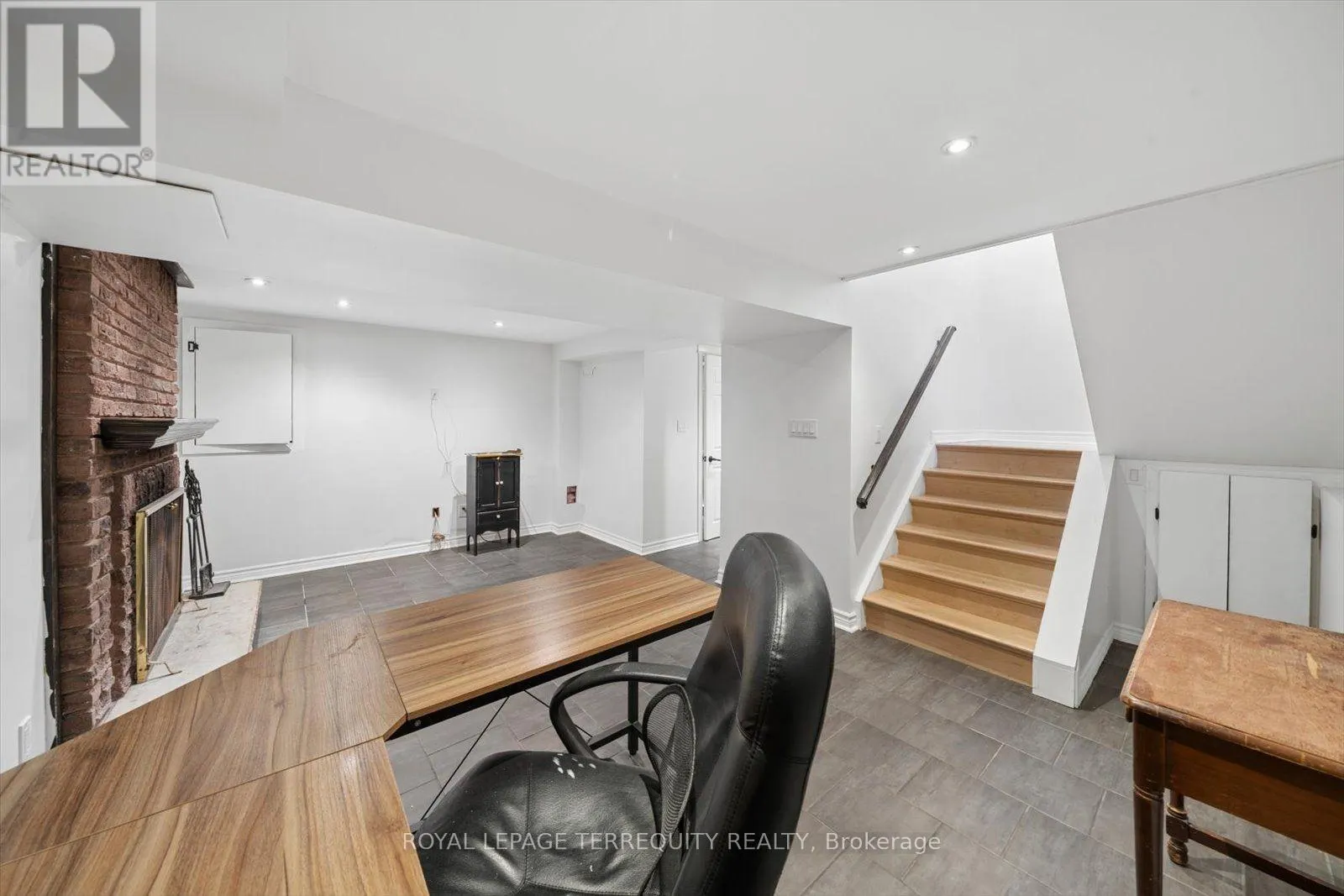1825 HYDE MILL CRESCENT