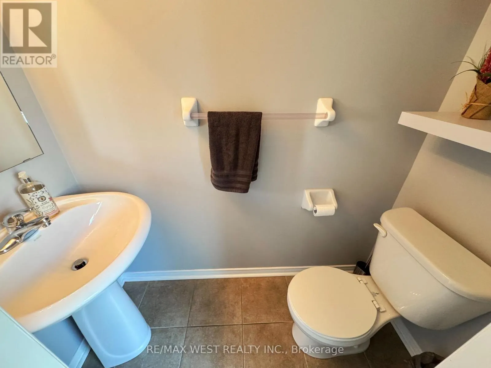 136 - 60 FAIRWOOD CIRCLE