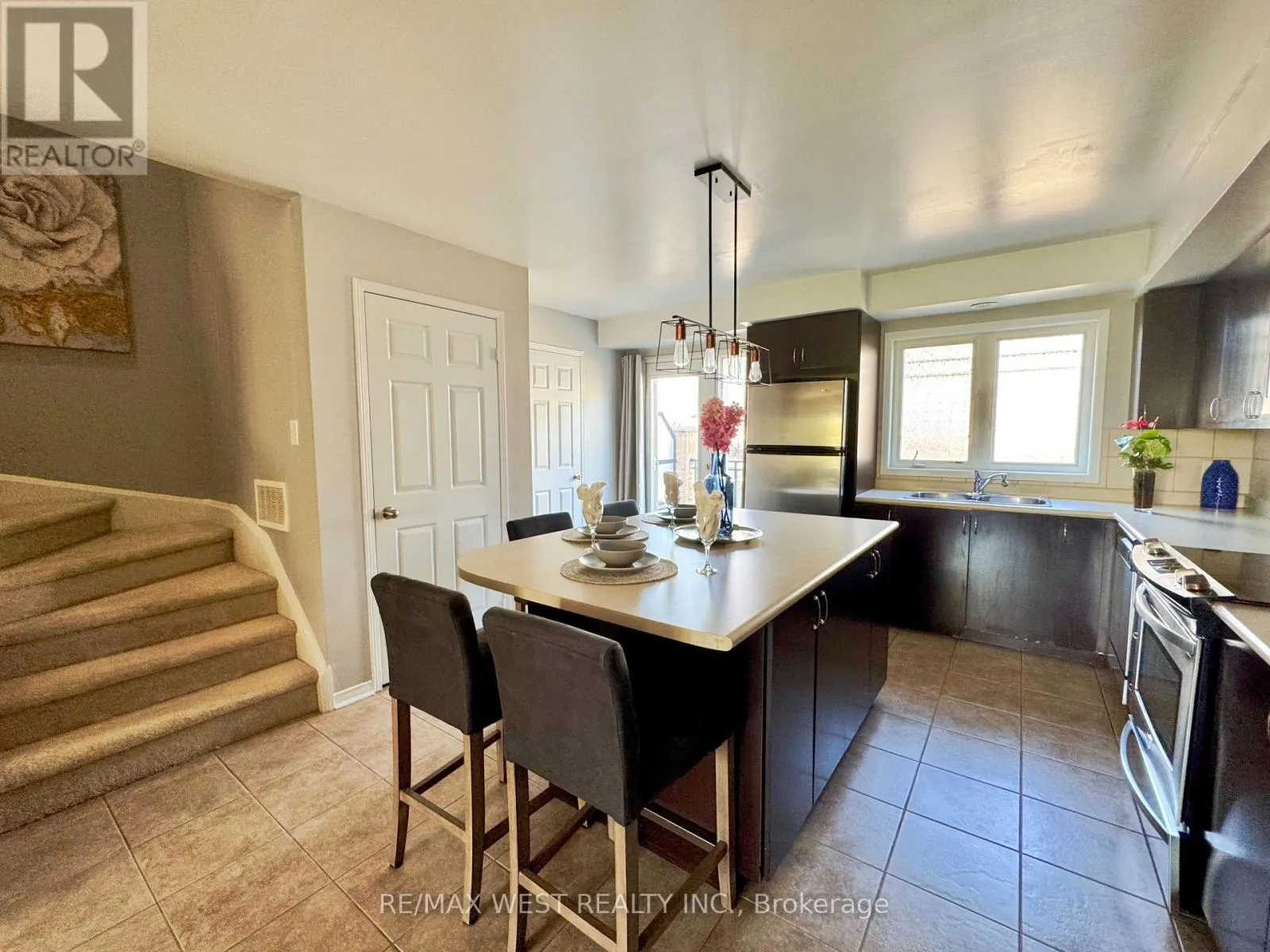 136 - 60 FAIRWOOD CIRCLE