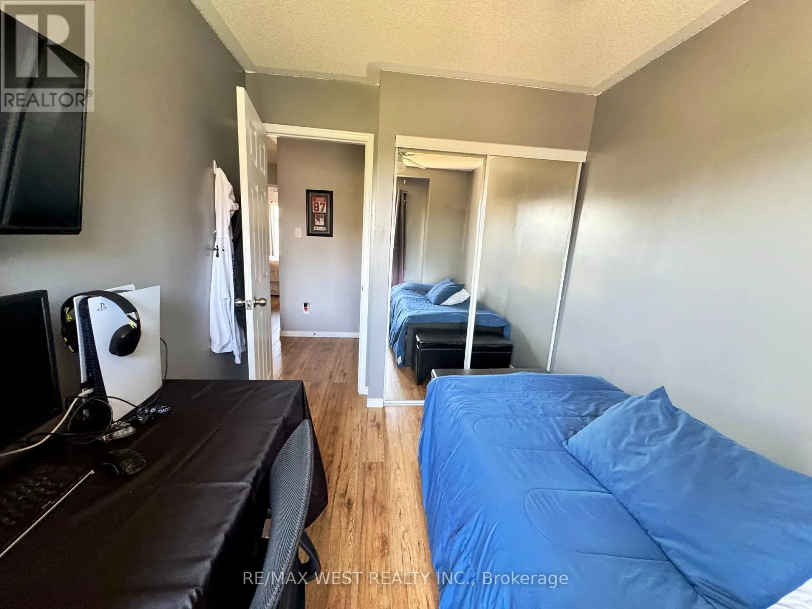 136 - 60 FAIRWOOD CIRCLE