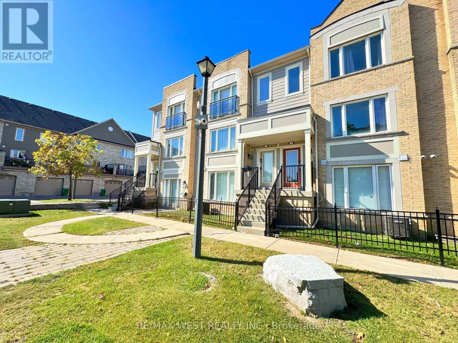 136 - 60 FAIRWOOD CIRCLE
