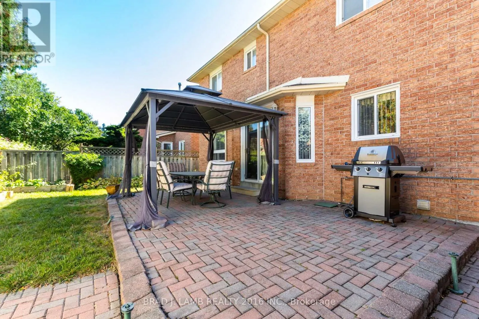 8 BURNLEY PLACE