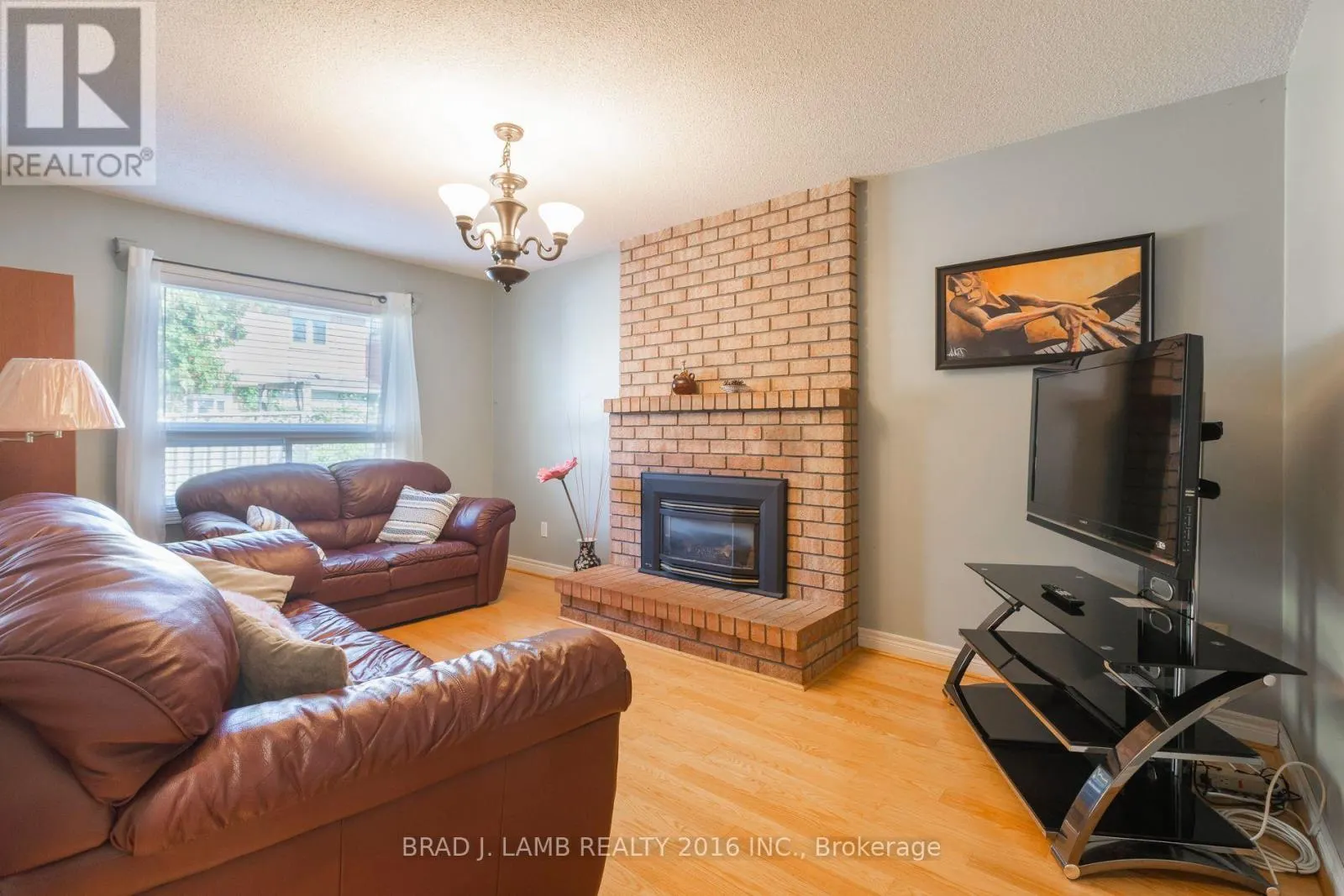 8 BURNLEY PLACE