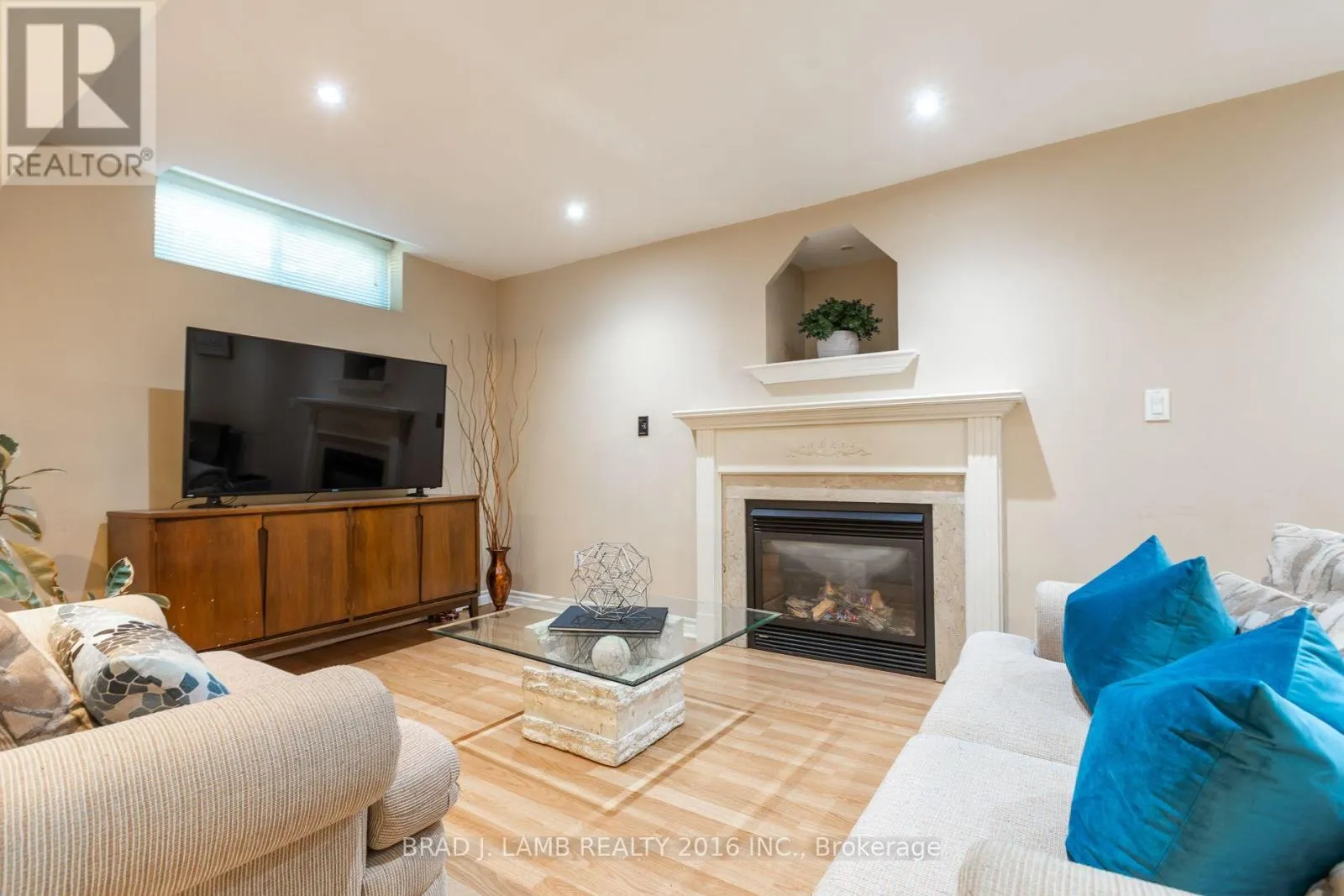 8 BURNLEY PLACE
