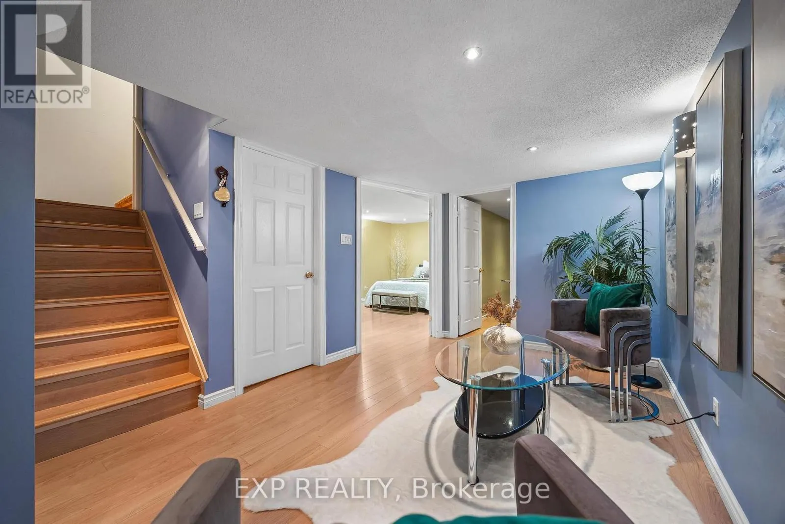 4882 VIENNA COURT