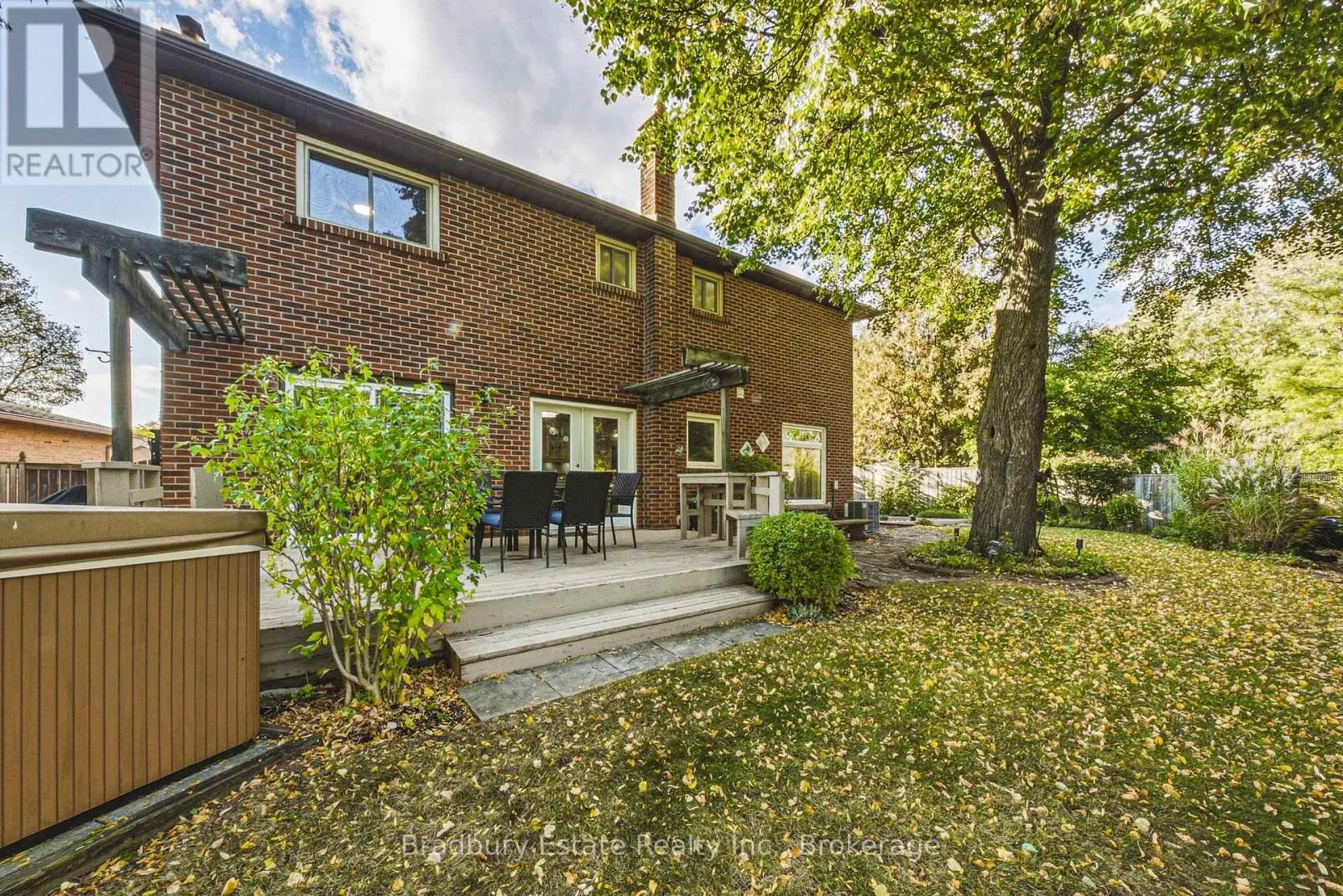 1106 HUNTLEY COURT