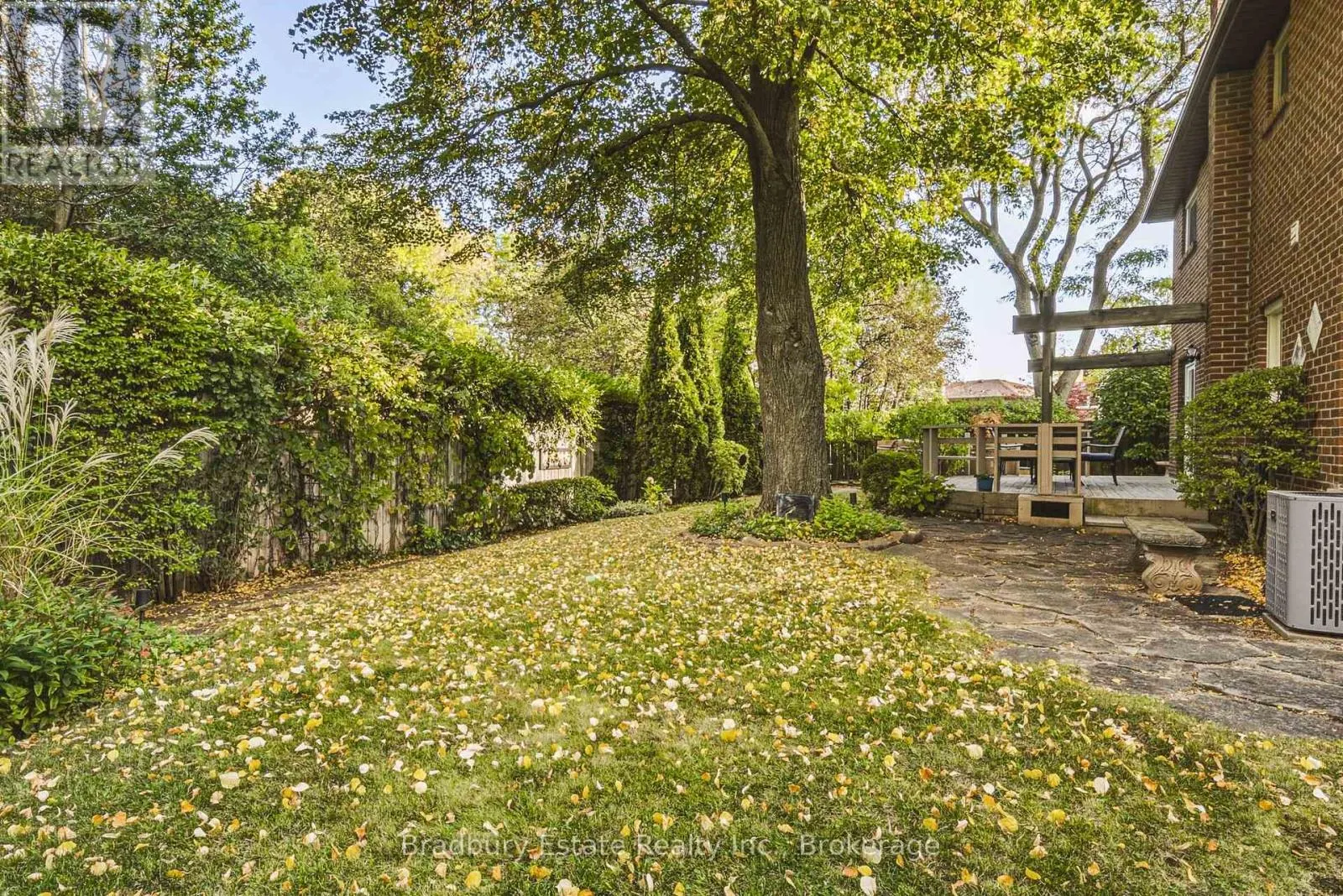 1106 HUNTLEY COURT