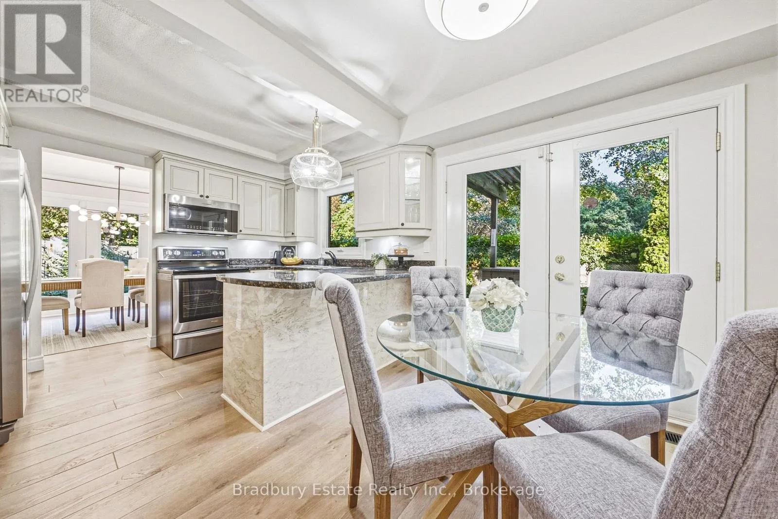 1106 HUNTLEY COURT