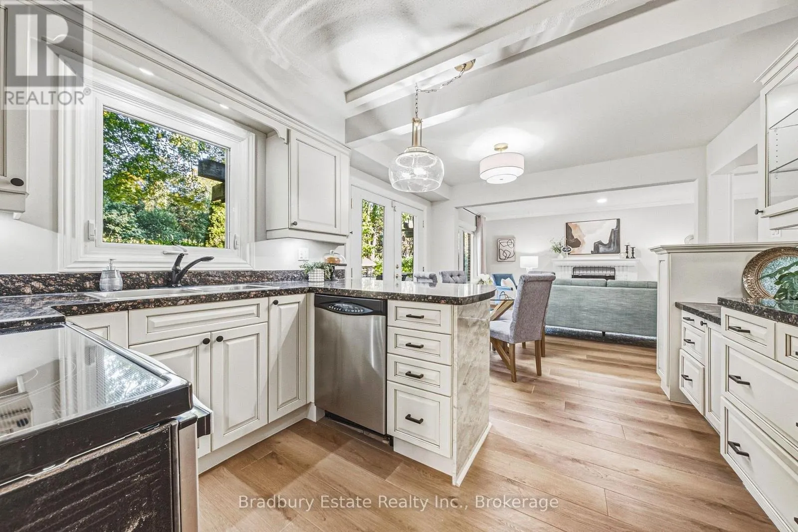 1106 HUNTLEY COURT
