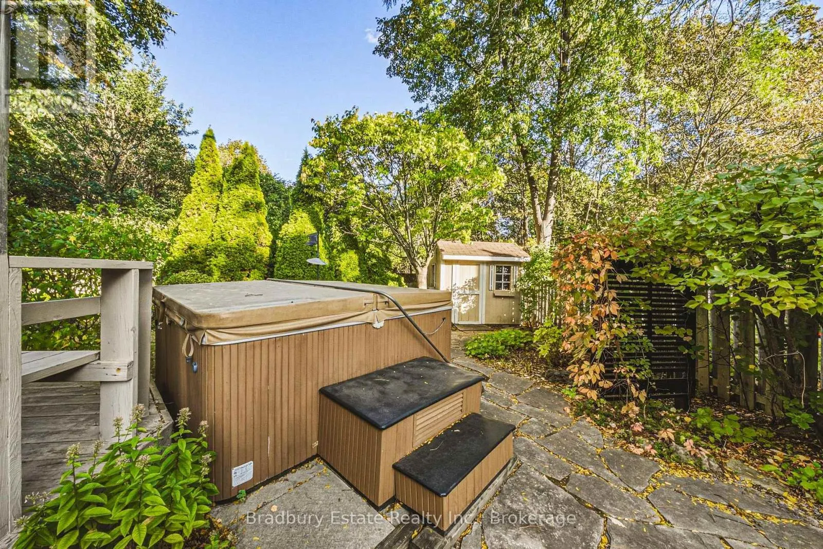 1106 HUNTLEY COURT