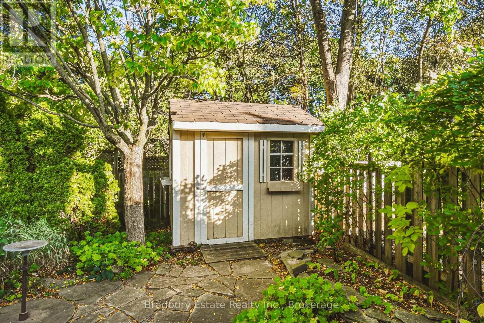 1106 HUNTLEY COURT