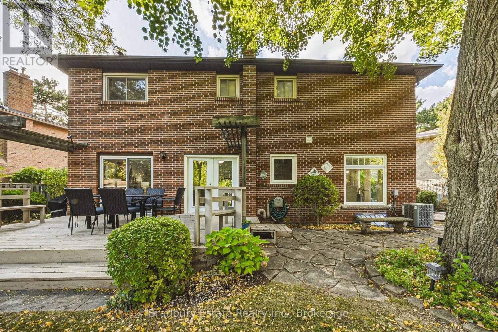 1106 HUNTLEY COURT