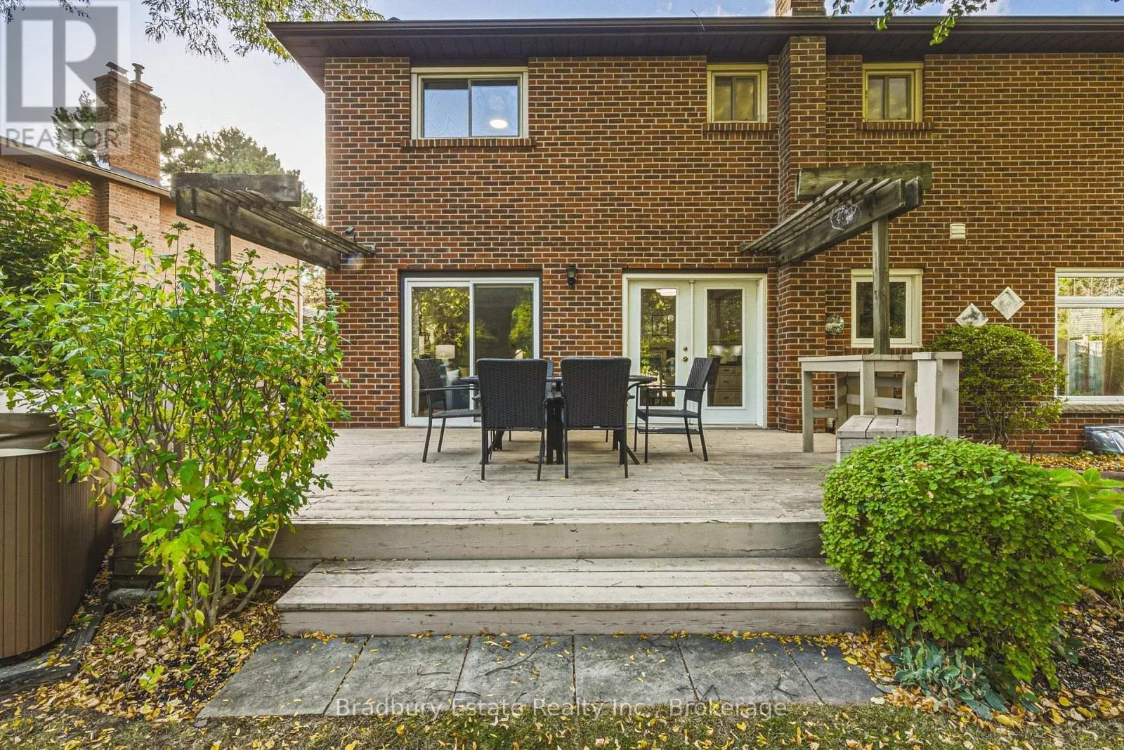 1106 HUNTLEY COURT