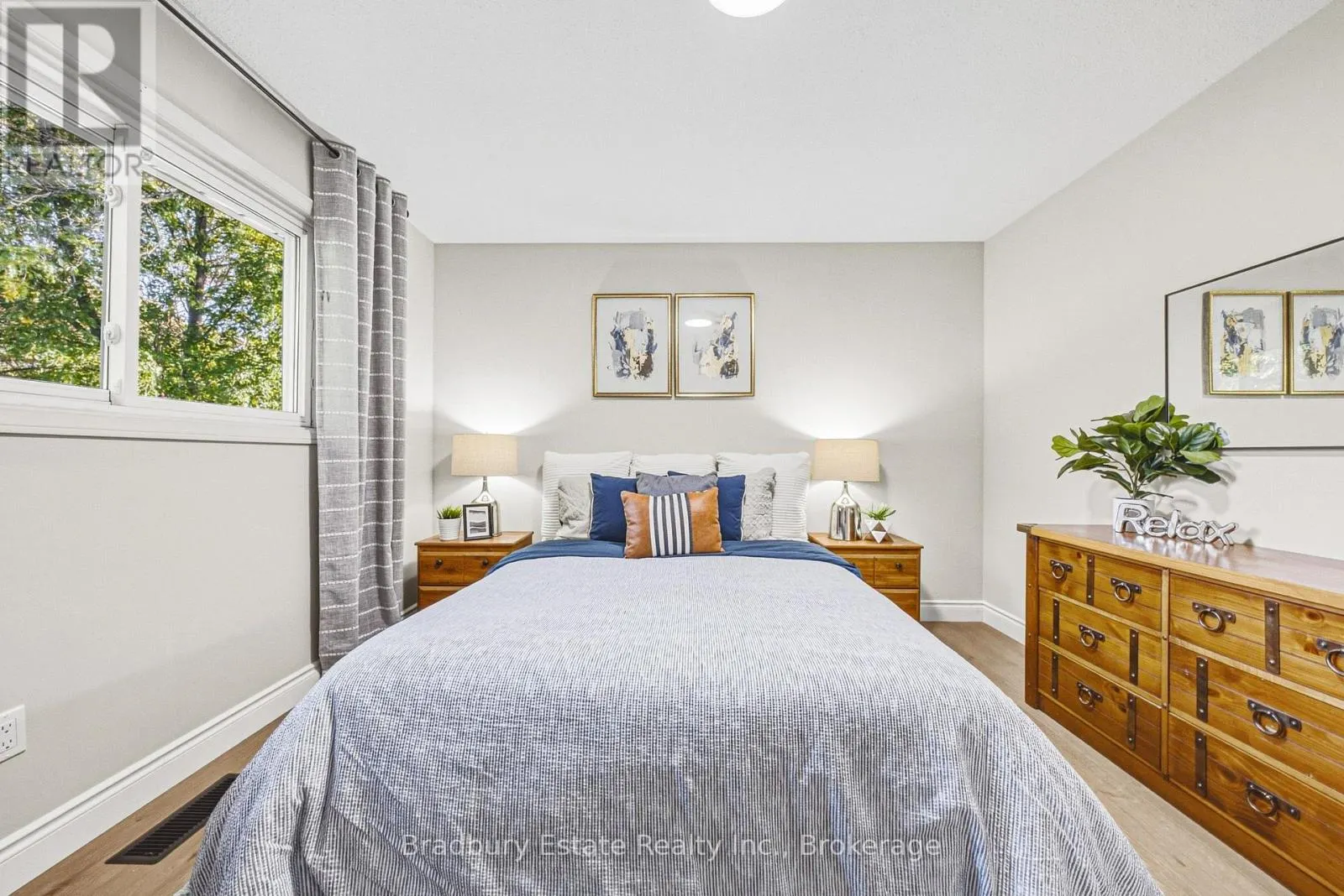 1106 HUNTLEY COURT