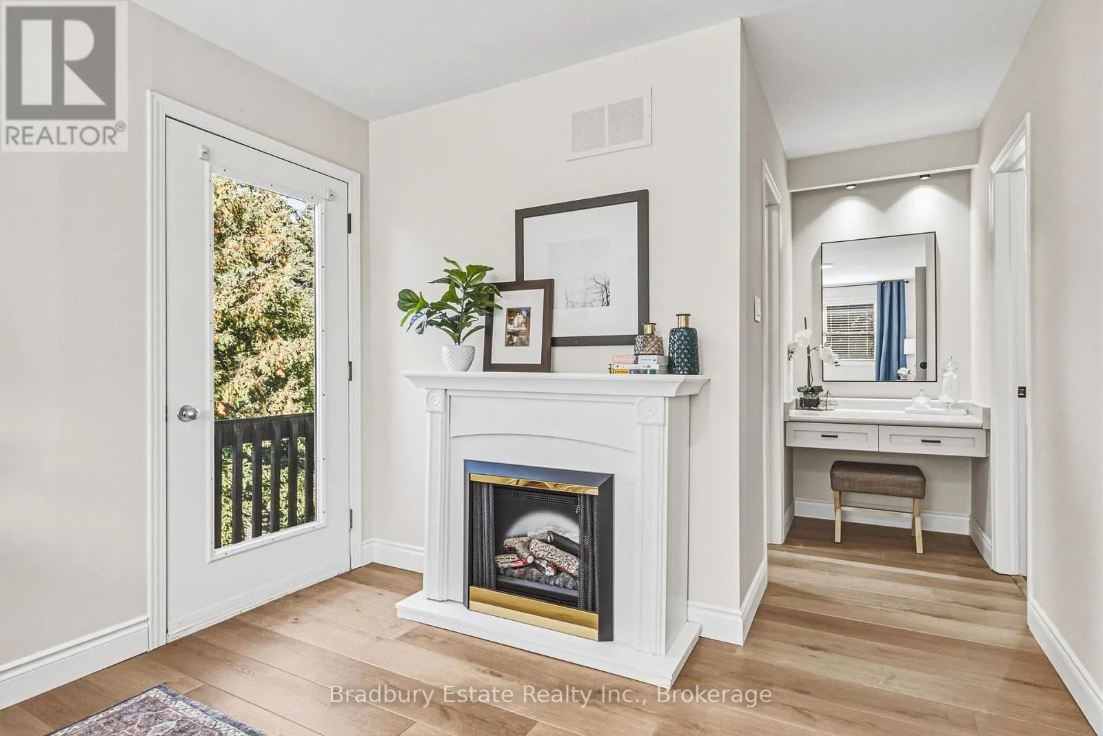 1106 HUNTLEY COURT