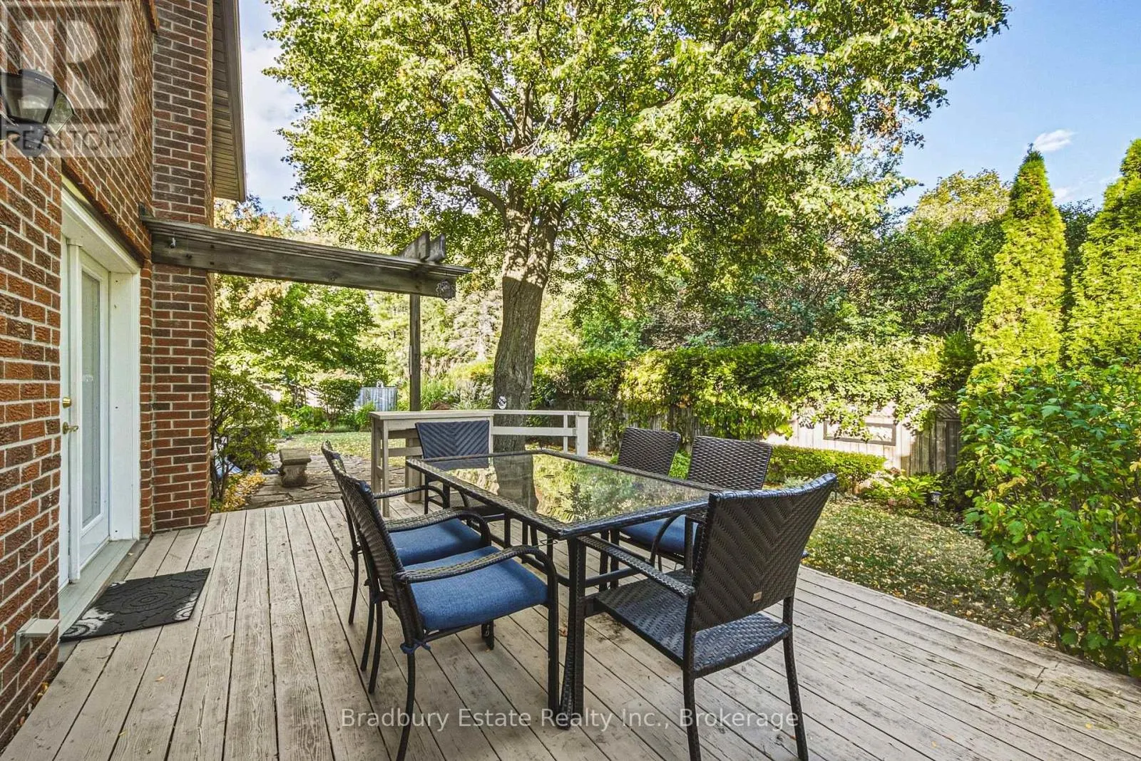 1106 HUNTLEY COURT