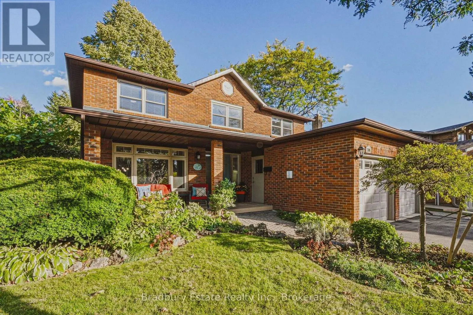 1106 HUNTLEY COURT