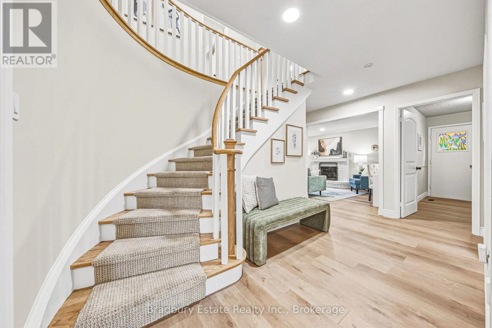 1106 HUNTLEY COURT