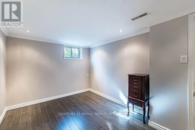 2 ALDERBURY CRESCENT