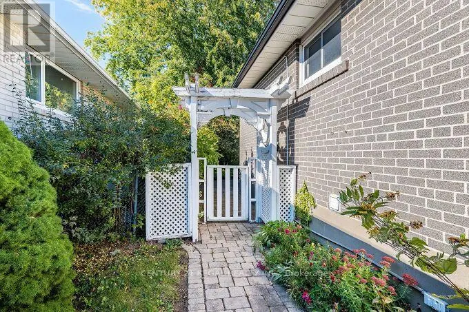 2 ALDERBURY CRESCENT