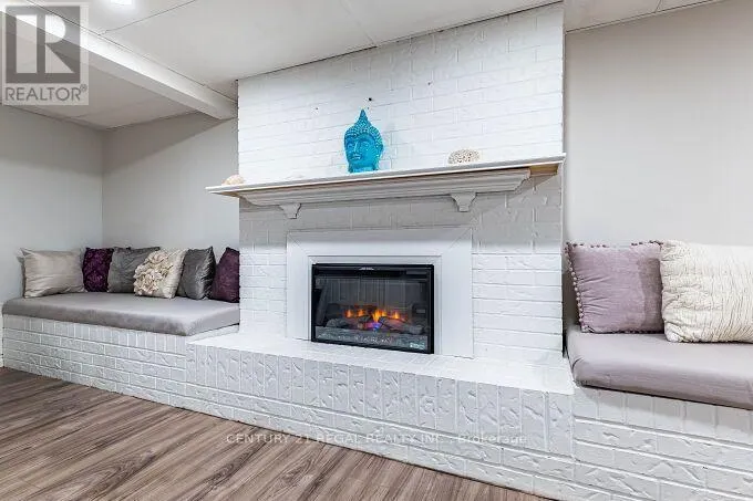 2 ALDERBURY CRESCENT