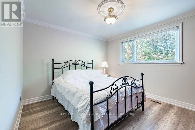 2 ALDERBURY CRESCENT