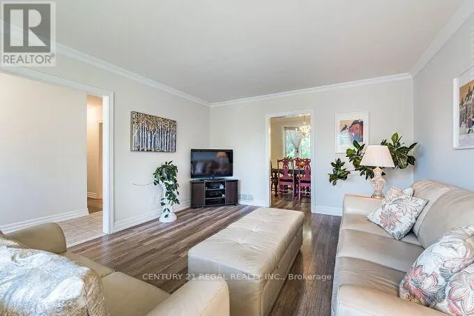 2 ALDERBURY CRESCENT