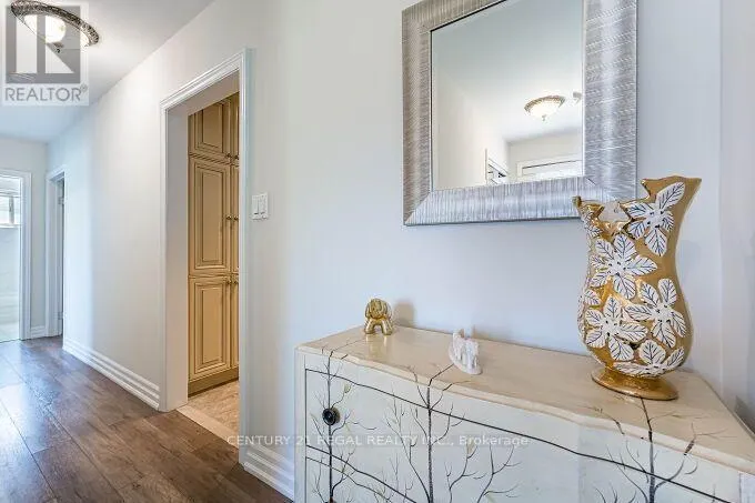 2 ALDERBURY CRESCENT