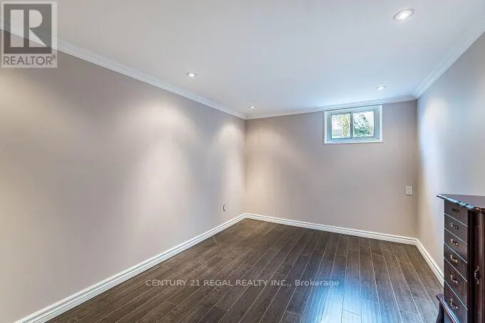 2 ALDERBURY CRESCENT