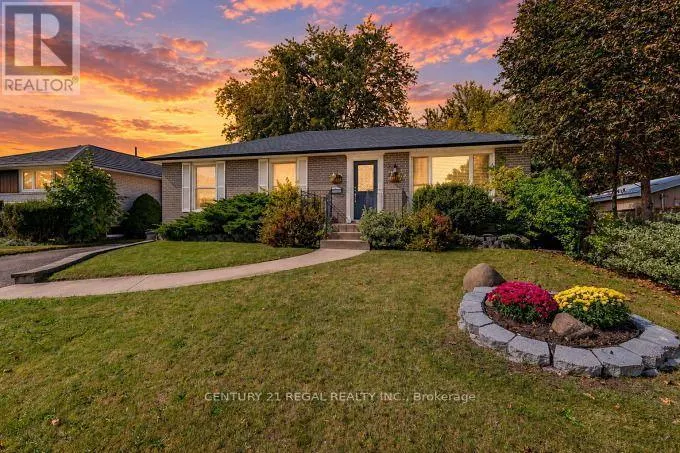 2 ALDERBURY CRESCENT