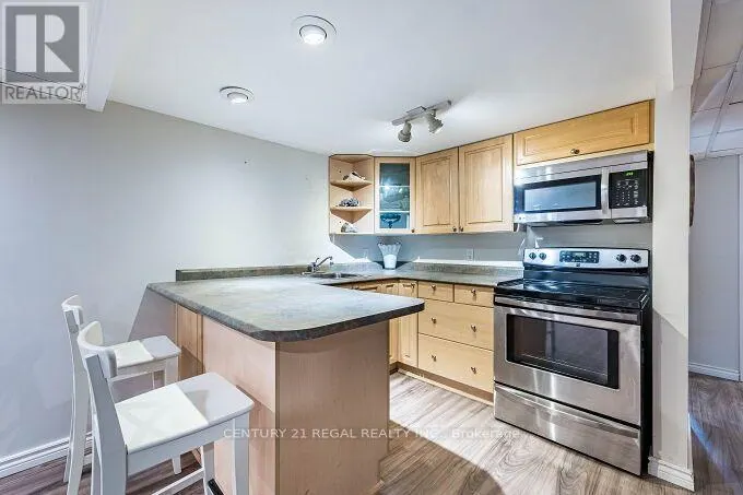 2 ALDERBURY CRESCENT