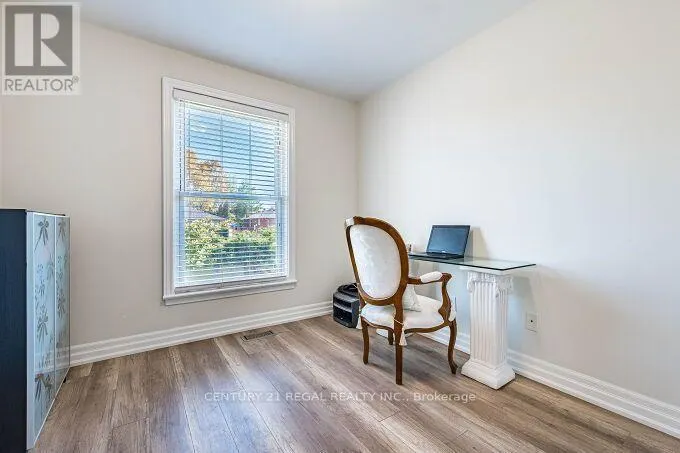 2 ALDERBURY CRESCENT