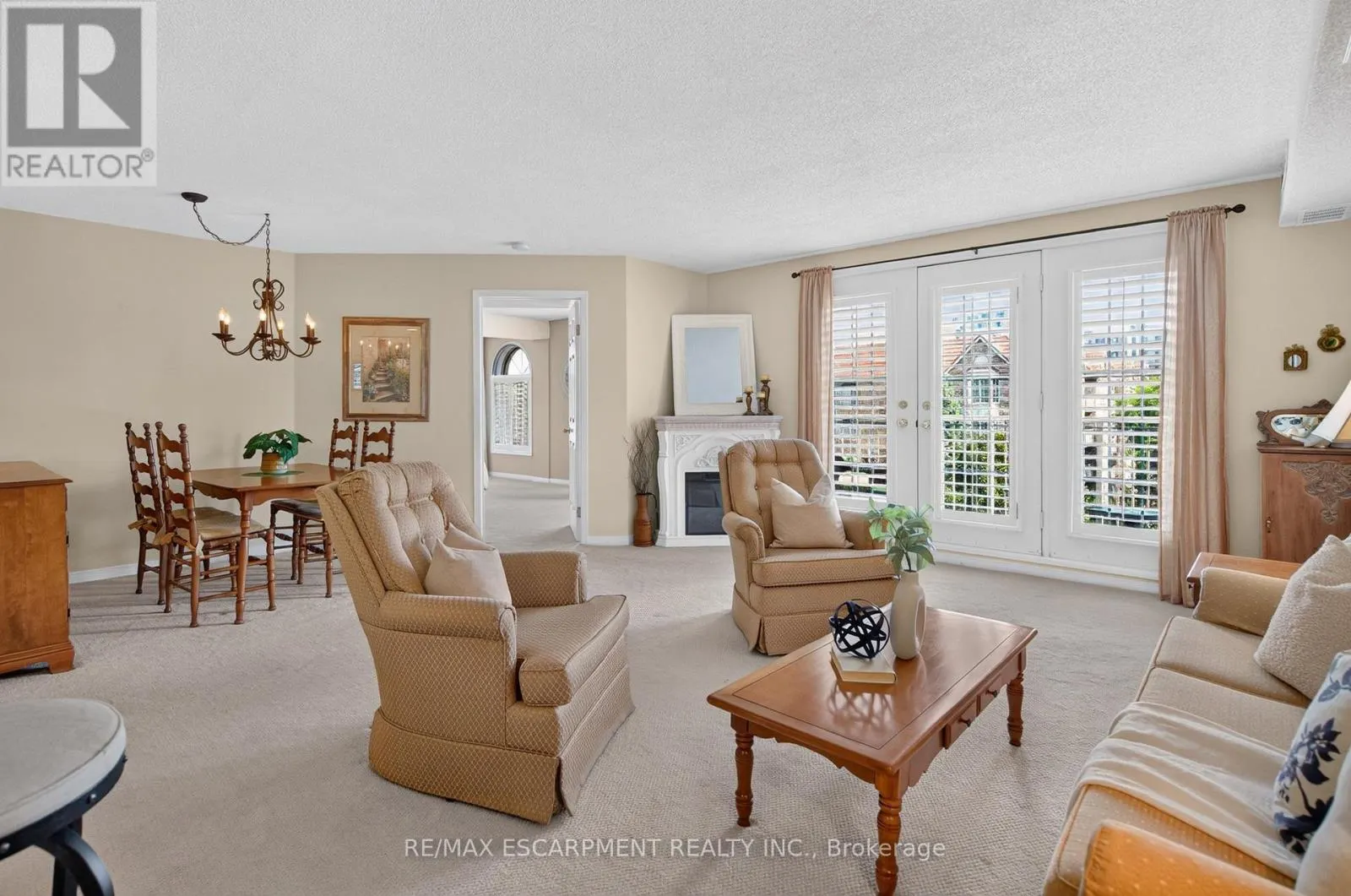 B404 - 216 PLAINS ROAD W