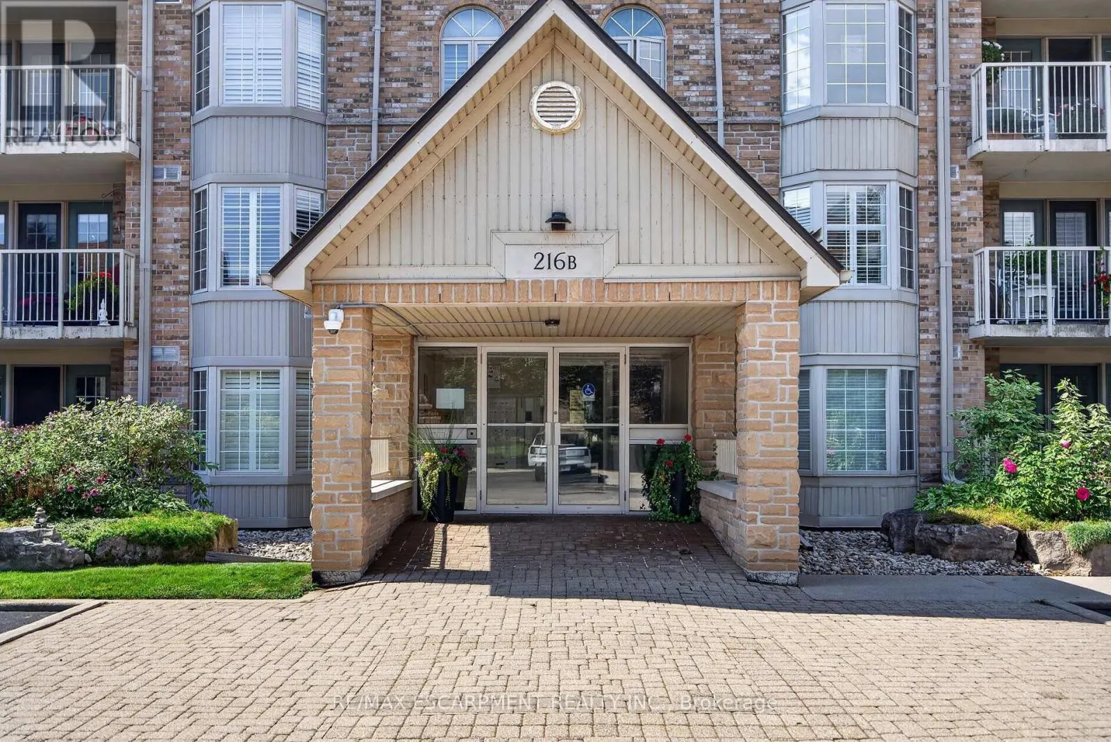 B404 - 216 PLAINS ROAD W