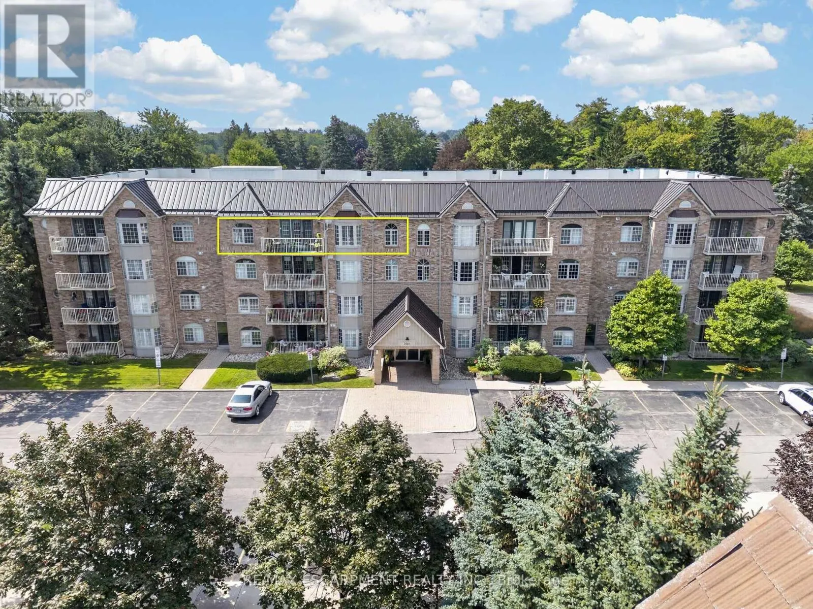 B404 - 216 PLAINS ROAD W