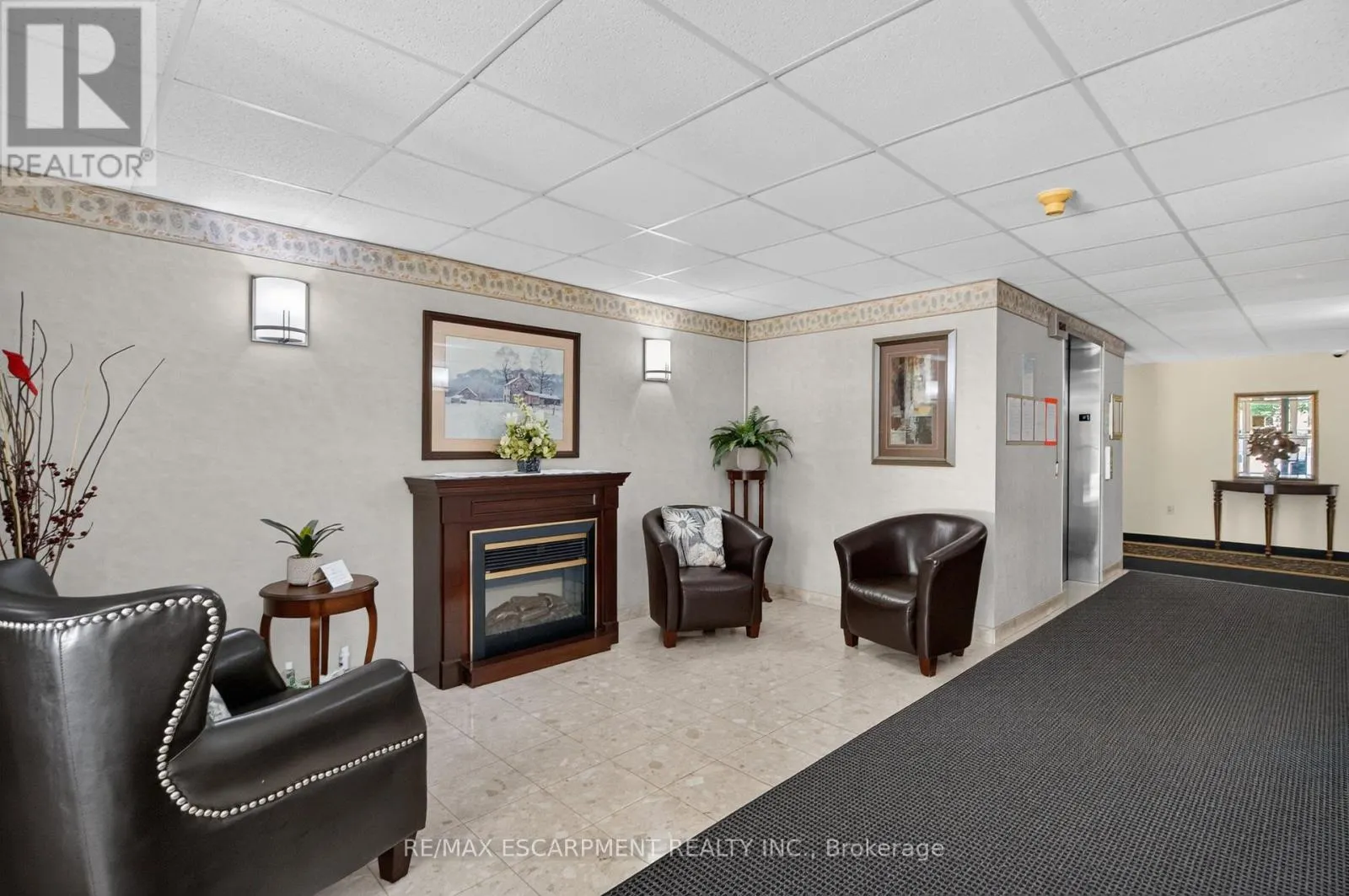 B404 - 216 PLAINS ROAD W