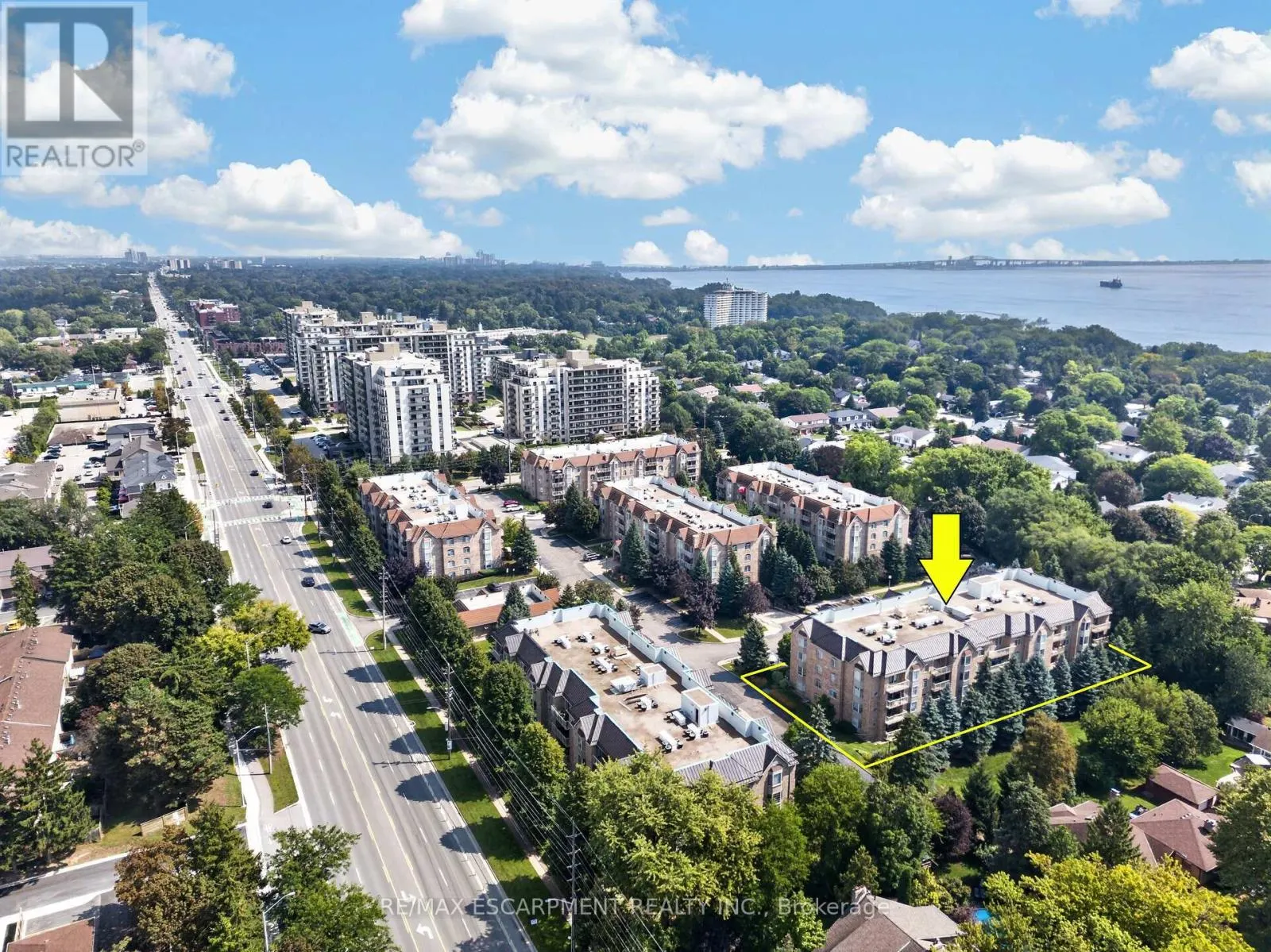 B404 - 216 PLAINS ROAD W