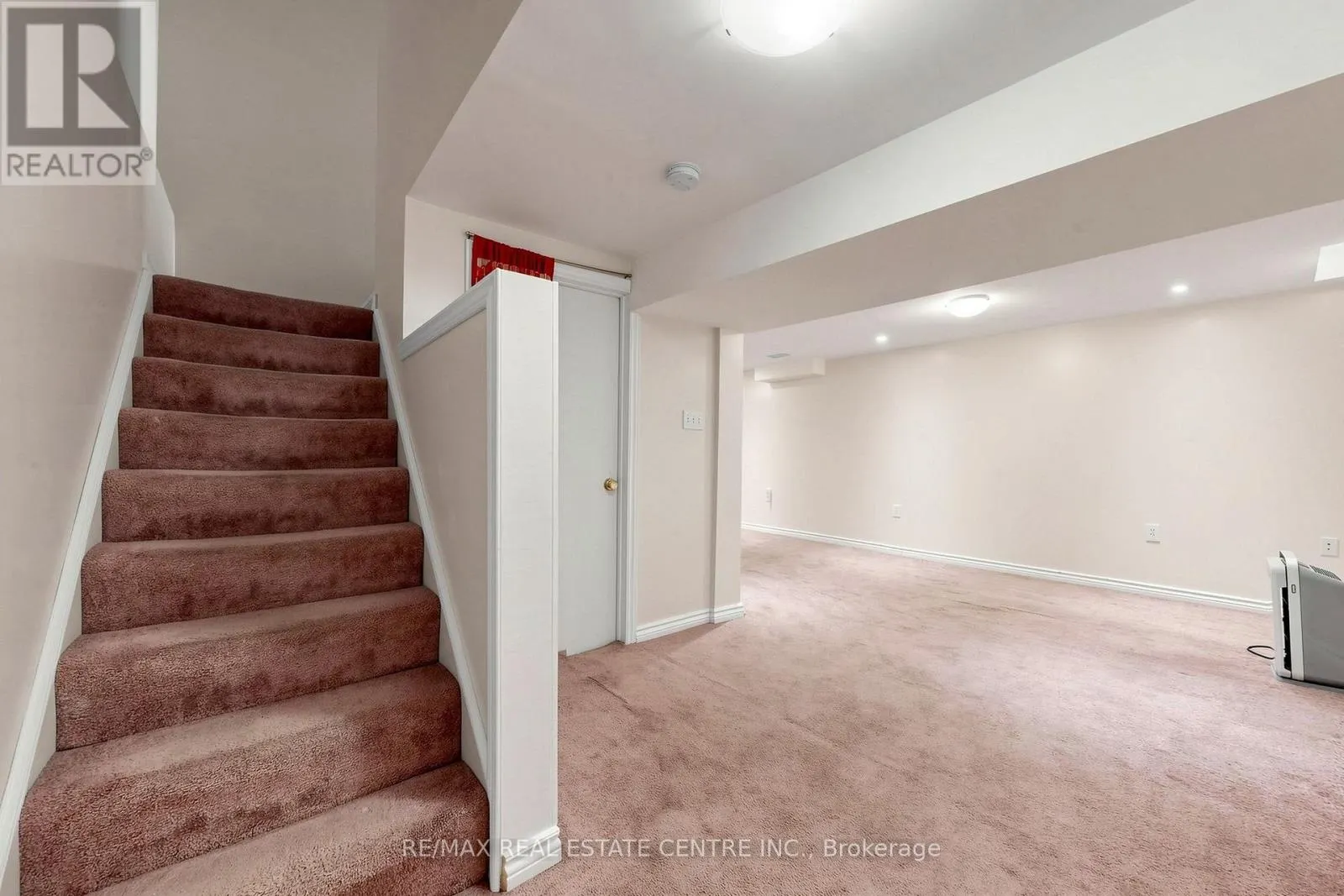 1 HAWKINS COURT