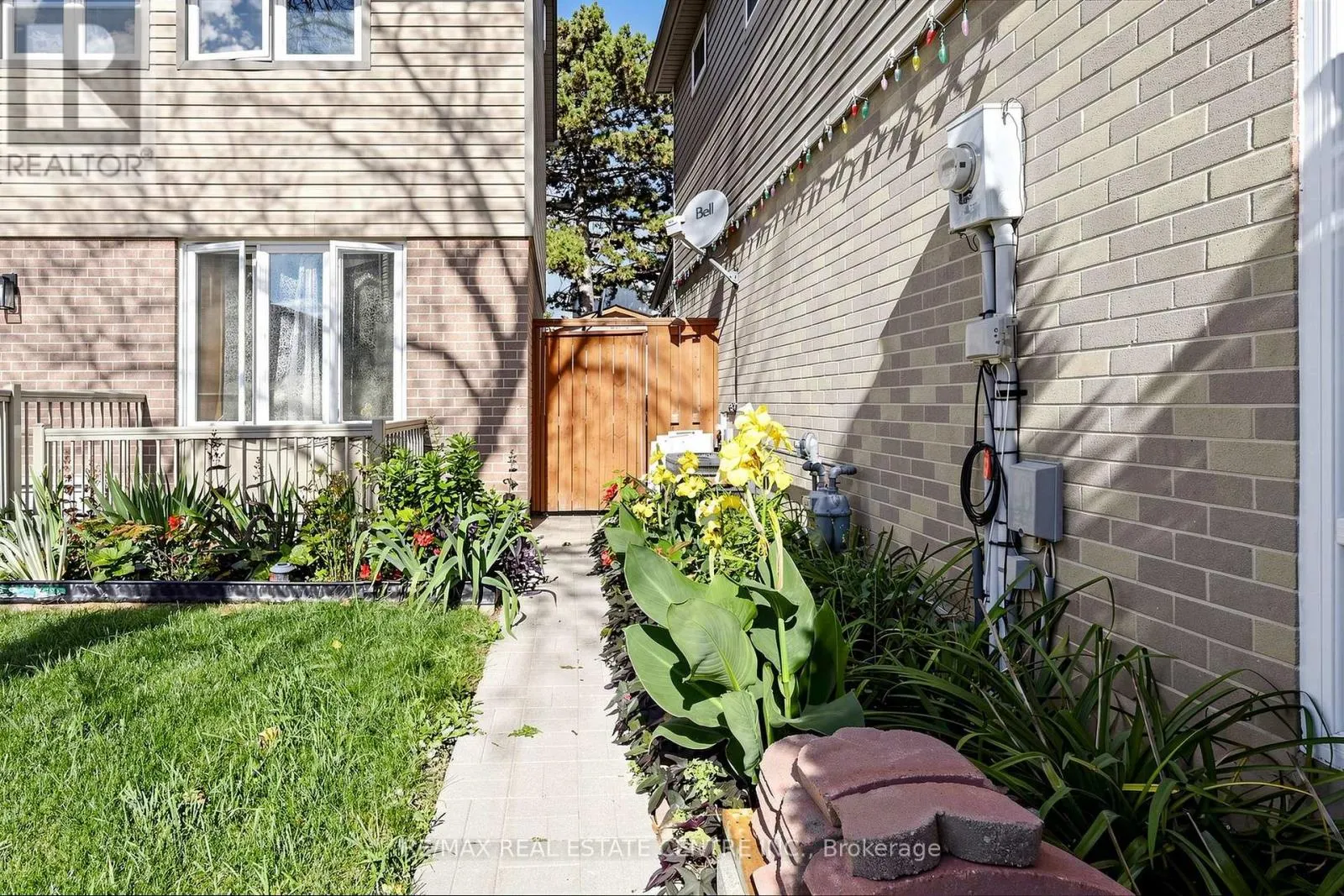 1 HAWKINS COURT